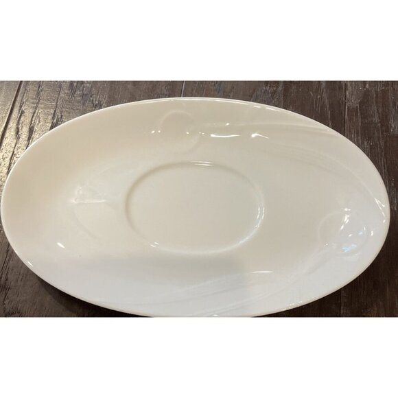 Mikasa Classic Flair White Embossed Calla Lilies‎ Gravy Boat With Underplate - Picture 3 of 4